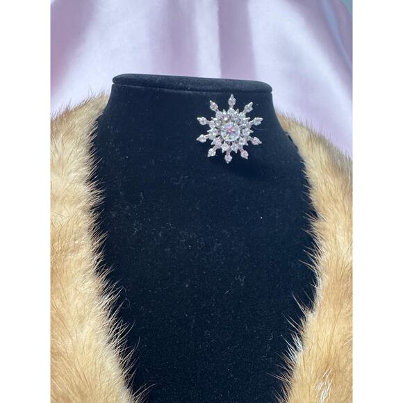 Vintage Rhinestone Snowflake Brooch – Sparkling Crystal Starburst Pin - Picture 1 of 1
